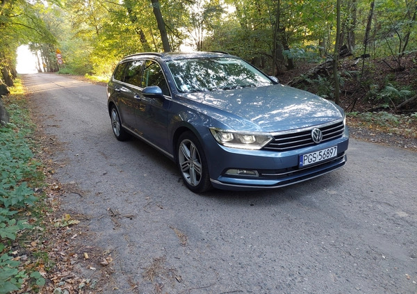 Volkswagen Passat cena 46999 przebieg: 239000, rok produkcji 2015 z Gostyń małe 301